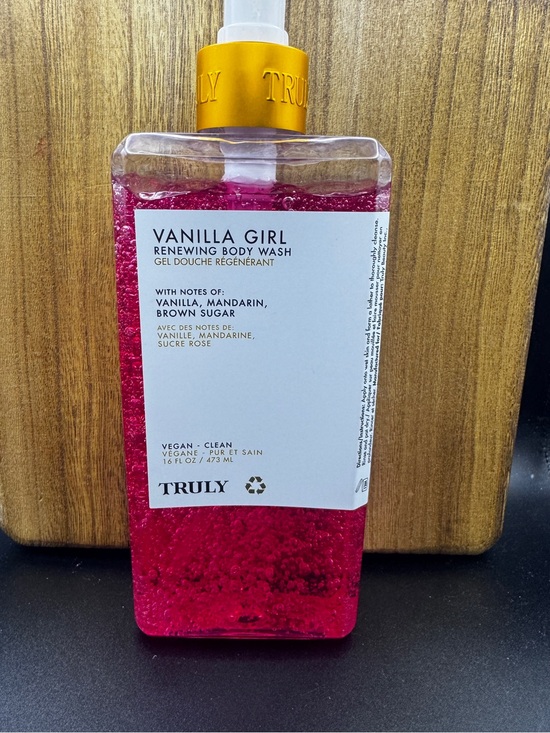 TRULY Other - TRULY Vanilla Girl Renewing Body Wash - 🆕